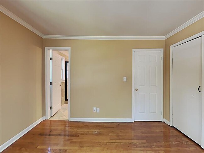 Building Photo - 3582 Cloudland Dr