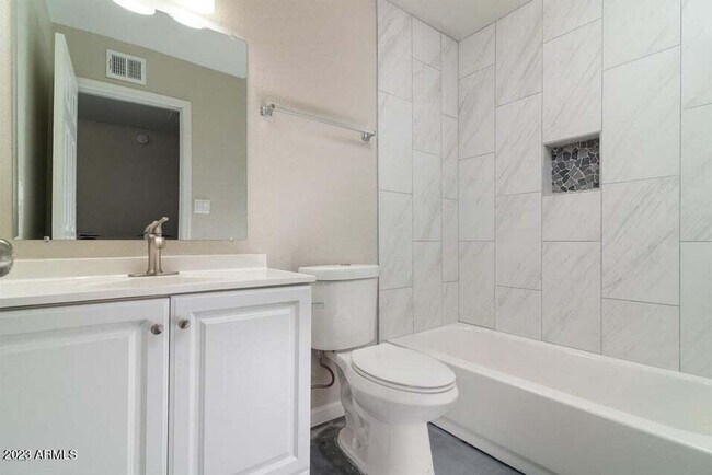 Building Photo - 521 W Pebble Beach Dr