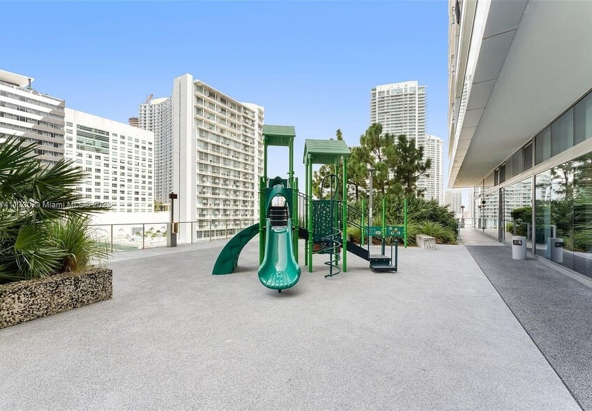 Building Photo - 88 SW 7th St