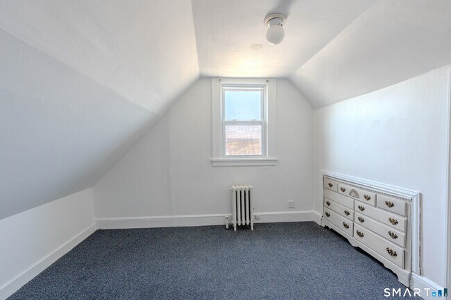 Building Photo - 2 Maplewood Terrace