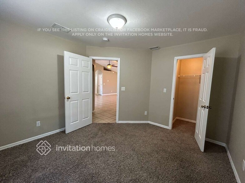 Building Photo - 3423 SW 9th Ave