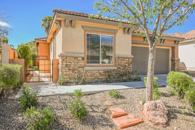 Building Photo - Welcome Home!  One Store Home