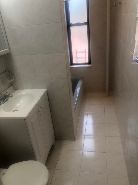 Building Photo - 8687 Bay Pky