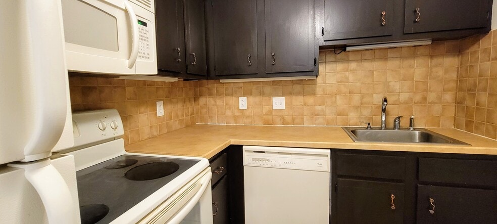 kitchen - 100 Grand View Ave