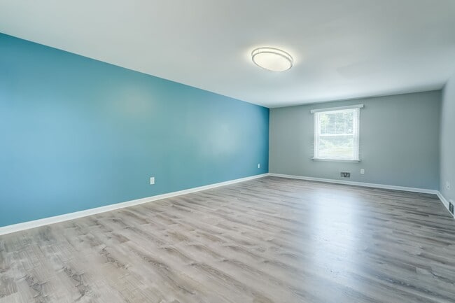 Building Photo - 161 Railroad Mills Rd