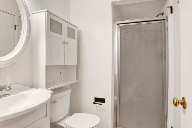 Building Photo - Freshly Renovated Townhome near Perdido Ba...