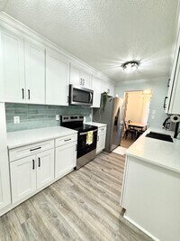 Building Photo - 3675 Sylvan Ln