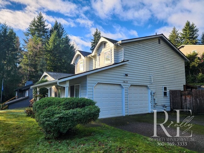 Building Photo - Spacious Silverdale Tri-Level with Hot Tub & Stylish Kitchen