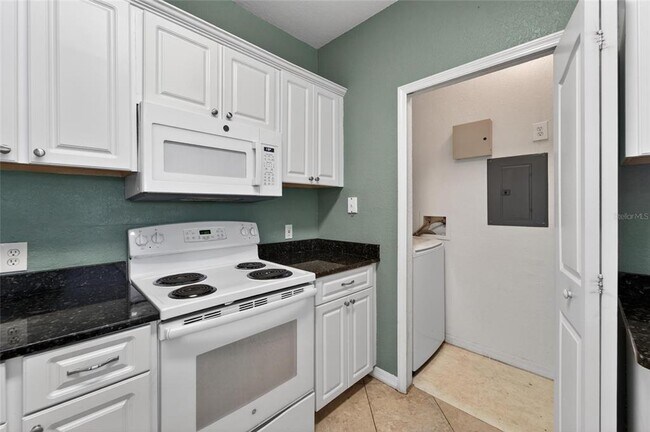 Building Photo - 5611 Legacy Crescent Pl