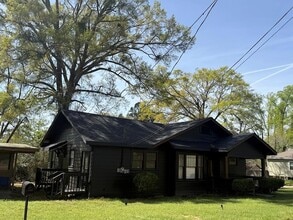 Building Photo - 469 Ogden St