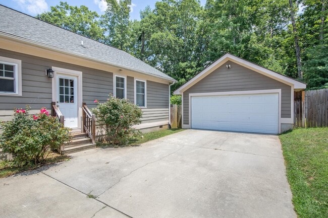 Building Photo - Modern Craftsman-Style Home in West Asheville