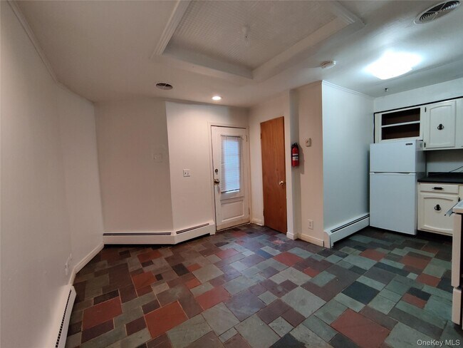 Building Photo - 81 Vineyard Ave