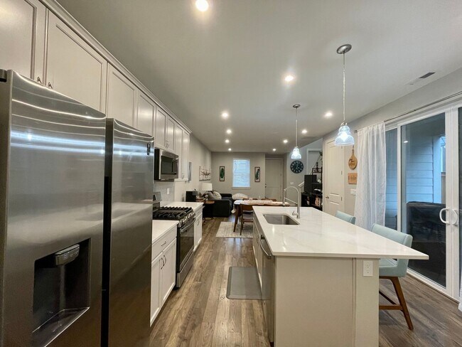 Building Photo - Hillsboro 3 Bed 2.5 Bath Townhome in Reeds Crossing ~ Includes A/C, 2 Car Garage w/ Level 2 Charg...