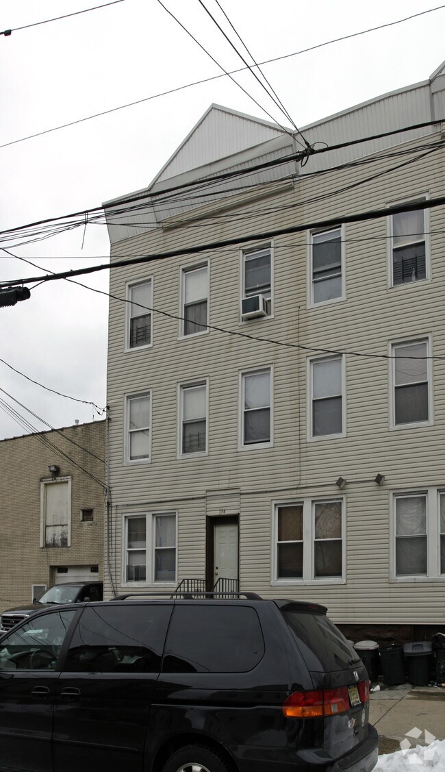 Building Photo - 134 Lincoln St