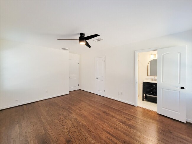 Building Photo - 9506 Vogue Ln