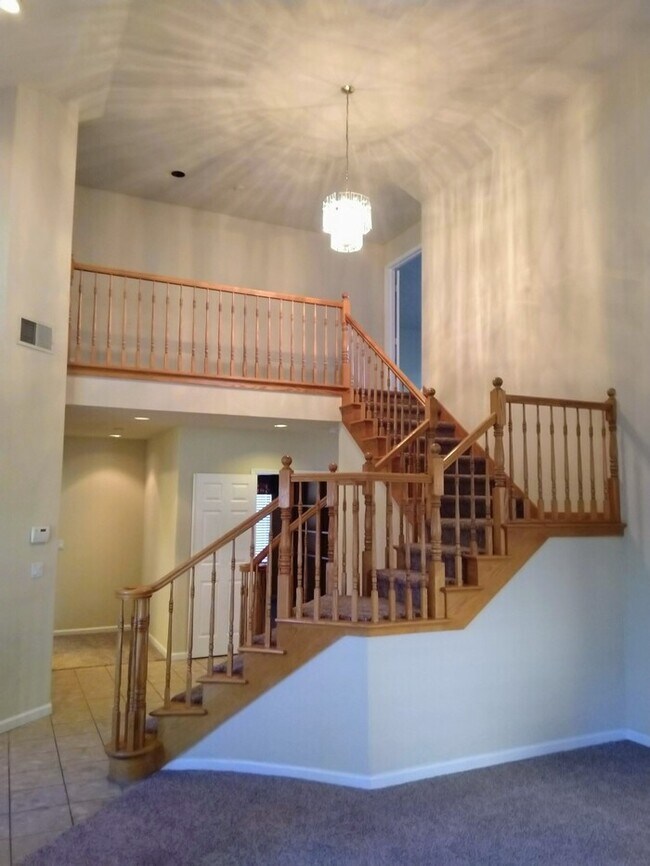 Building Photo - 6220 Cameo Dr
