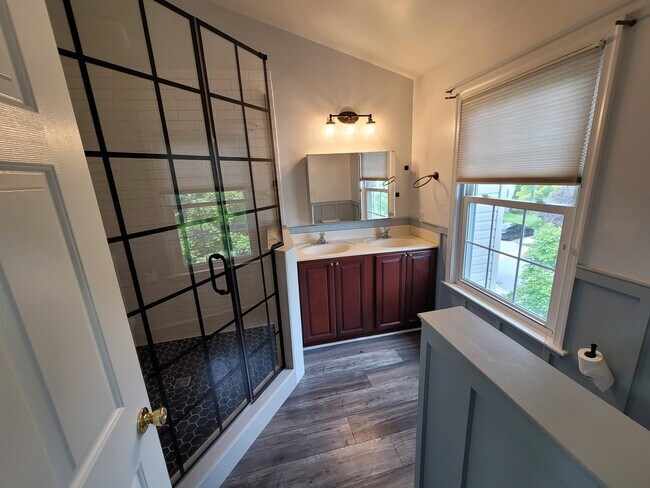 Building Photo - 83 Hunt Club Dr