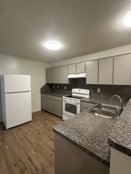 Building Photo - 304 N Ann Blvd