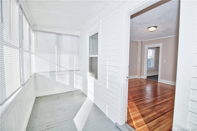 Building Photo - 15 Diamond St