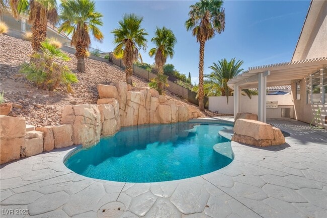 Building Photo - 1340 Rolling Sunset St