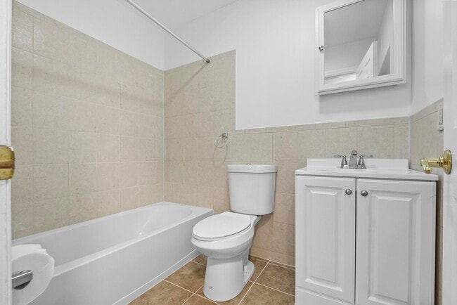 Building Photo - 282 St Pauls Ave