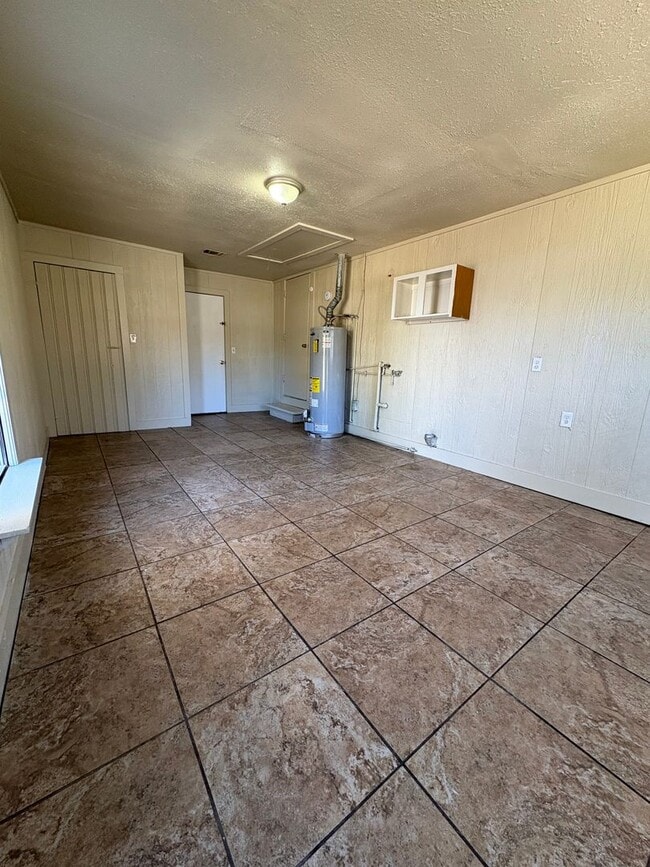 Building Photo - Amazing 4 bedroom/ 2bath house on beautiful lot!