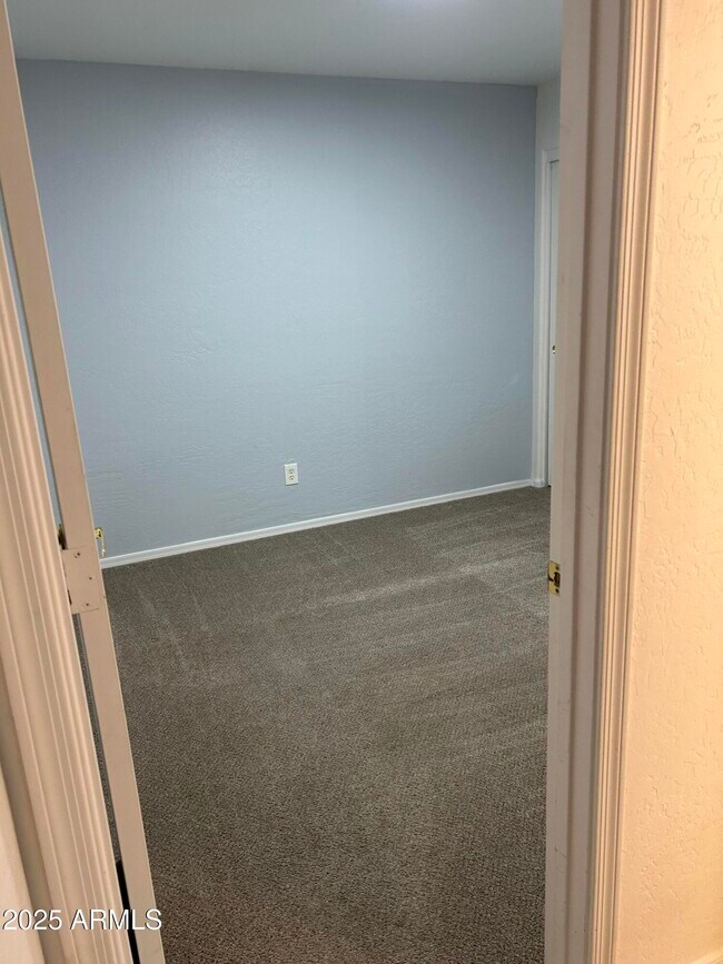 Building Photo - 2221 E Union Hills Dr