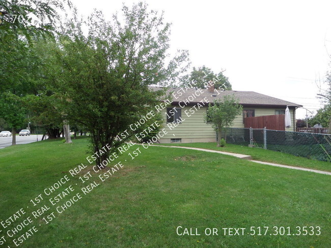 Building Photo - 2-BDR 1-BTH Duplex - West Lansing - Grand ...