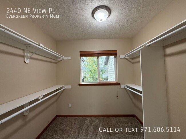 Building Photo - 2440 NE View Pl