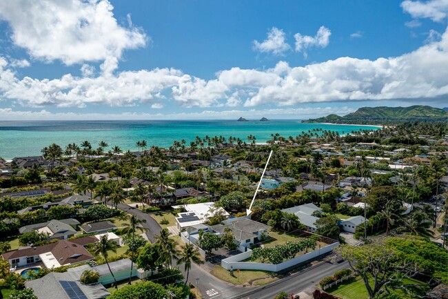 Building Photo - Mid-century modern Kalaheo Ave. Beach side...