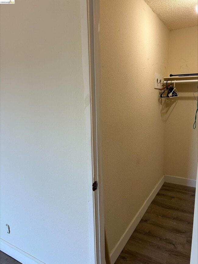Building Photo - 5313 Ridgeview Cir