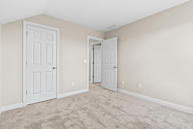 Building Photo - 933 Camden Ct