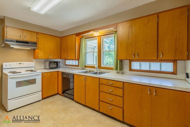 Building Photo - 1526 Jarvis Dr