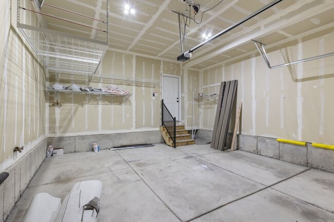 Building Photo - 4 bedroom/4 bathroom Home in Herriman!