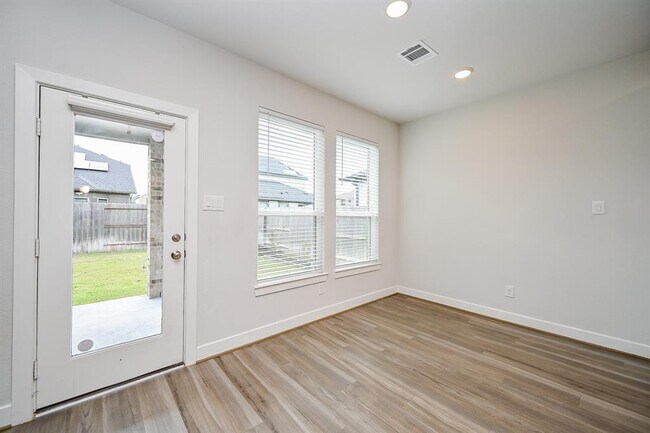 Building Photo - 9222 Dearborn Knoll Dr