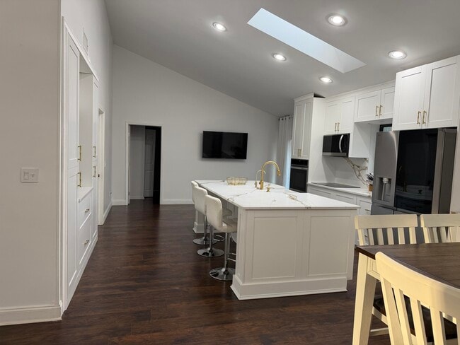 Building Photo - 1532 Primrose Ln