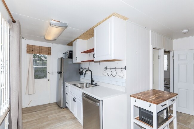 Building Photo - 1422 Pua Ln