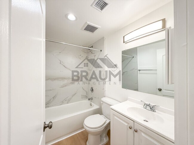 Building Photo - 10849 Fruitland Dr