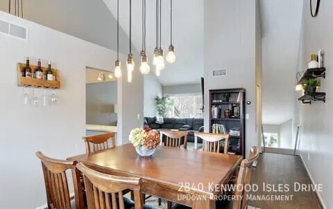 Building Photo - 2840 Kenwood Isles Dr