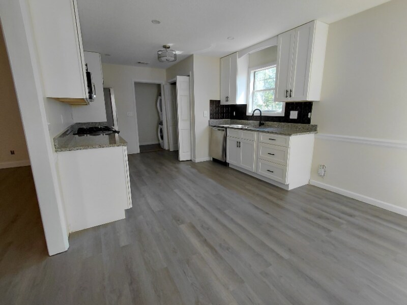 Building Photo - 211 Crakston Ct