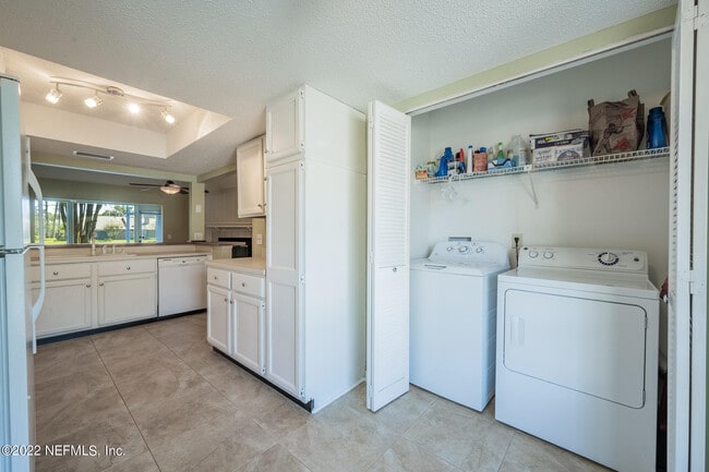 Building Photo - 111 Cranes Lake Dr