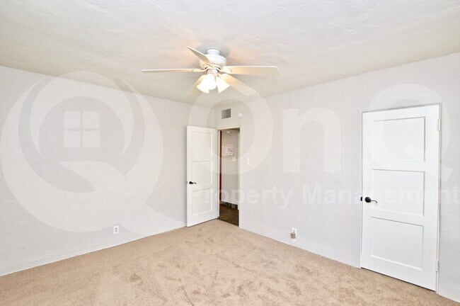 Building Photo - 317 E Catalina Dr