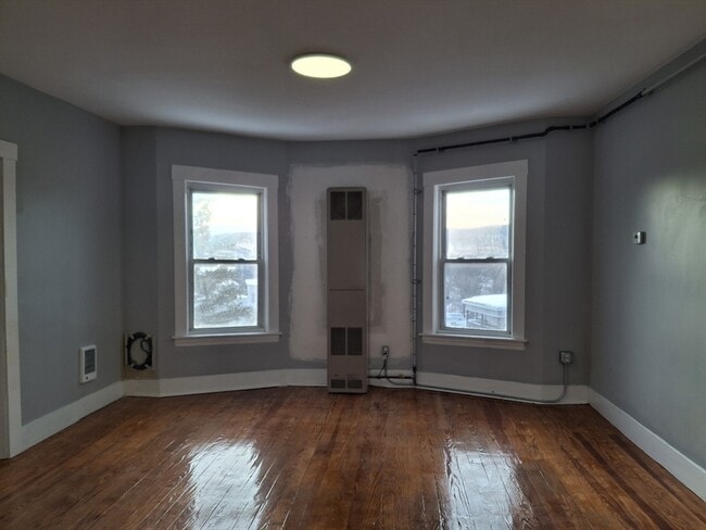 Building Photo - 14 Florence St