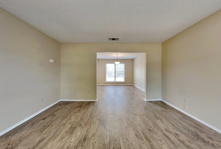 Building Photo - 2614 Remmington Dr