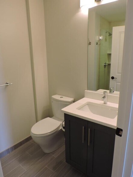 Building Photo - 168 Hampshire St