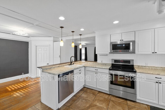 Building Photo - 44 Providence St