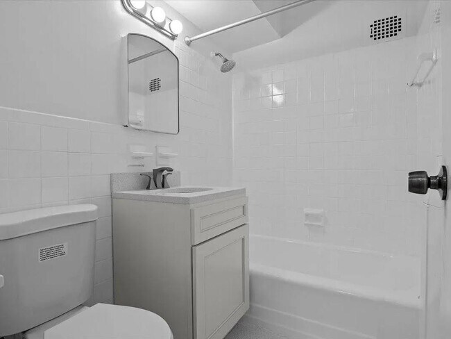 Building Photo - 3130 Irwin Ave