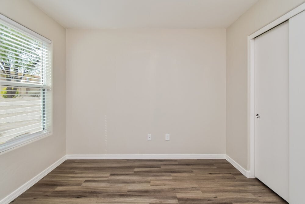 Building Photo - 1084 W Calle Del Libro Dorado