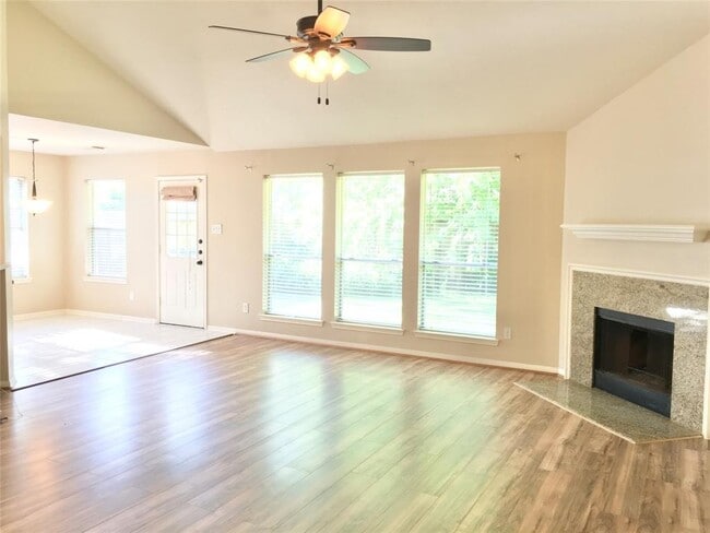 Building Photo - 4935 Linden Pl
