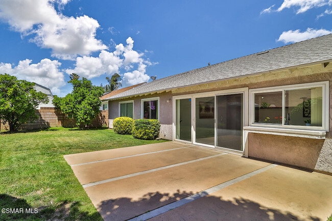 Building Photo - 2279 Connell Ave